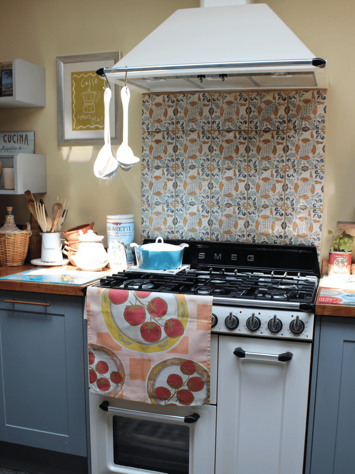 Large Mediterranean Tomato Tea Towel - Casa Olivia Homeware